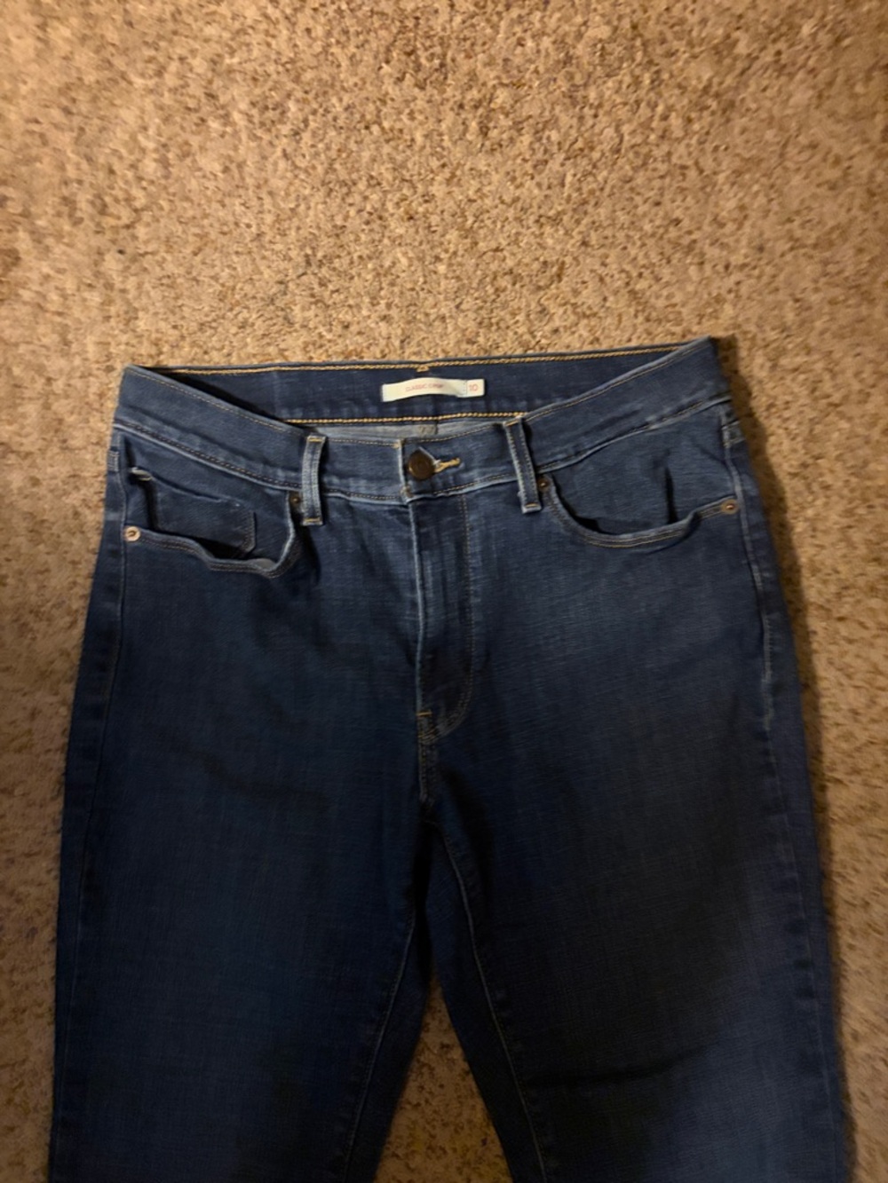 Levi”s Classic crop Dark Wash Jeans Blue inseam 25” like new size 10 - Picture 2 of 4